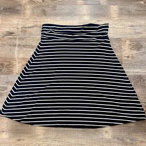 Old Navy Classic Black and White Striped Skirt Size M